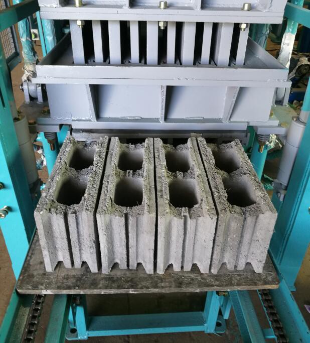 สิ่งที่วัตถุดิบอื่น ๆ ที่จำเป็นในการทำบล็อกคอนกรีตสำหรับเครื่องทำบล็อก